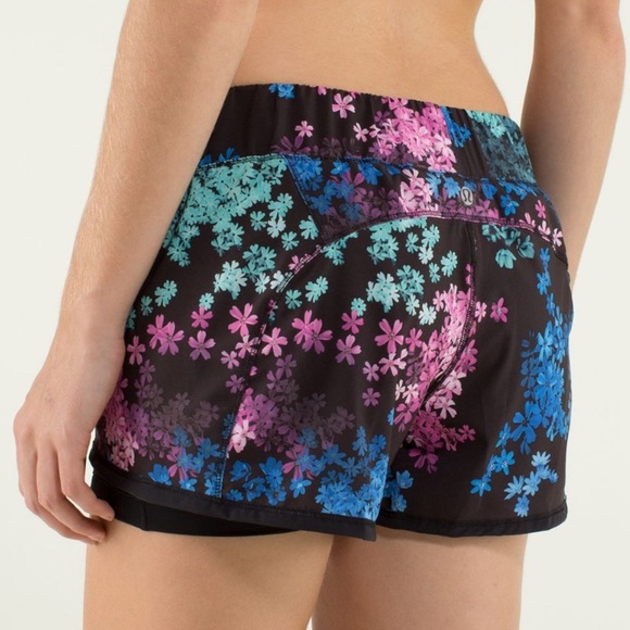 lululemon athletica Pants - Lululemon In A Flash Short - Sz 8 - Petal Pop Multi